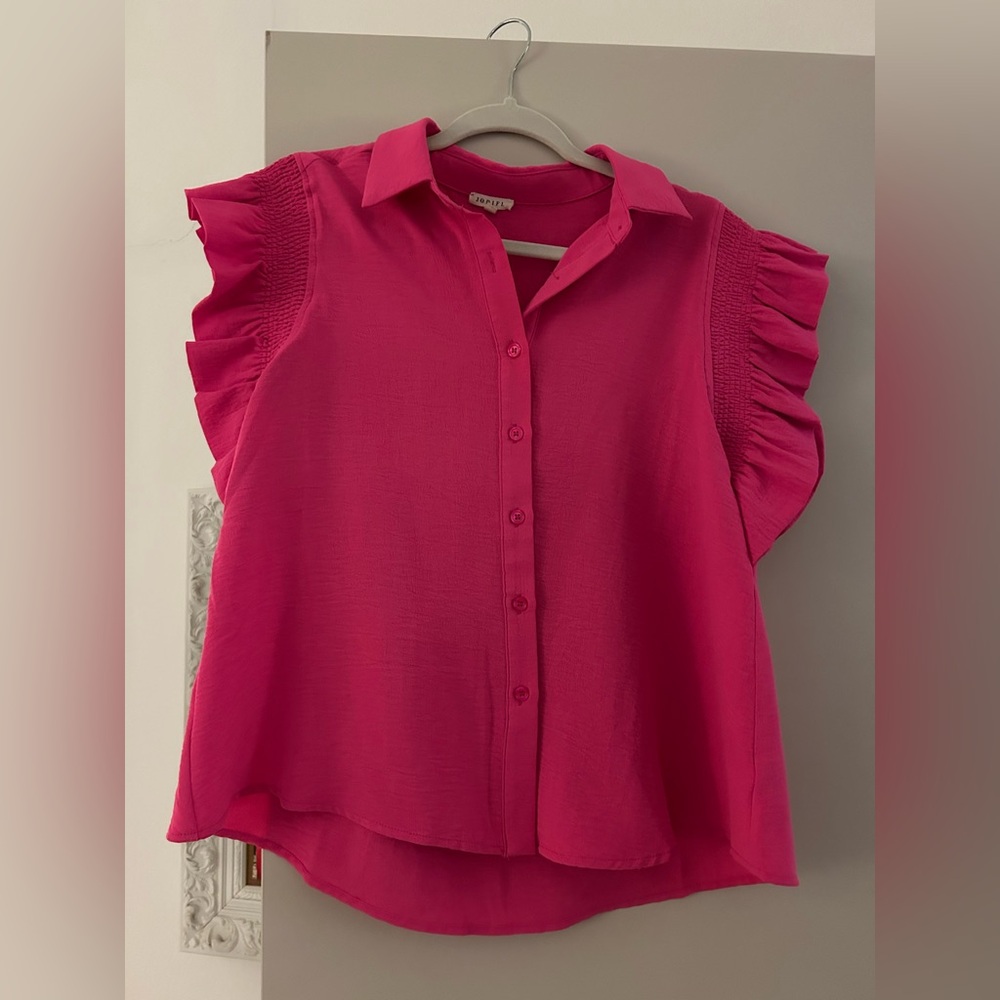 Women’s ruffle sleeve top